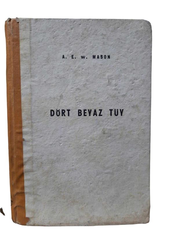 Dört Beyaz Tüy
