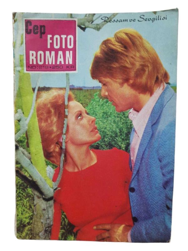 Ressam ve Sevgilisi Cep Boy Foto Roman No: 219