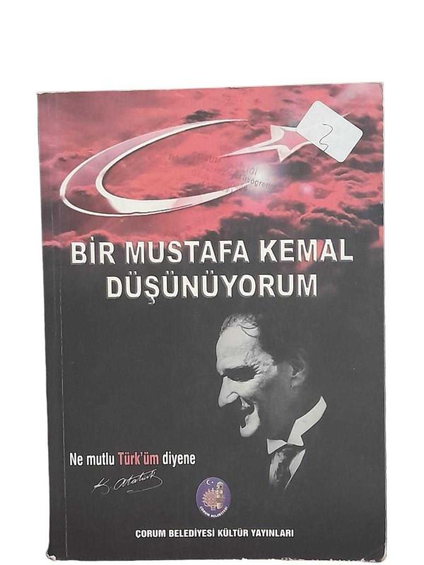 Bir Mustafa Kemal Düşünüyorum